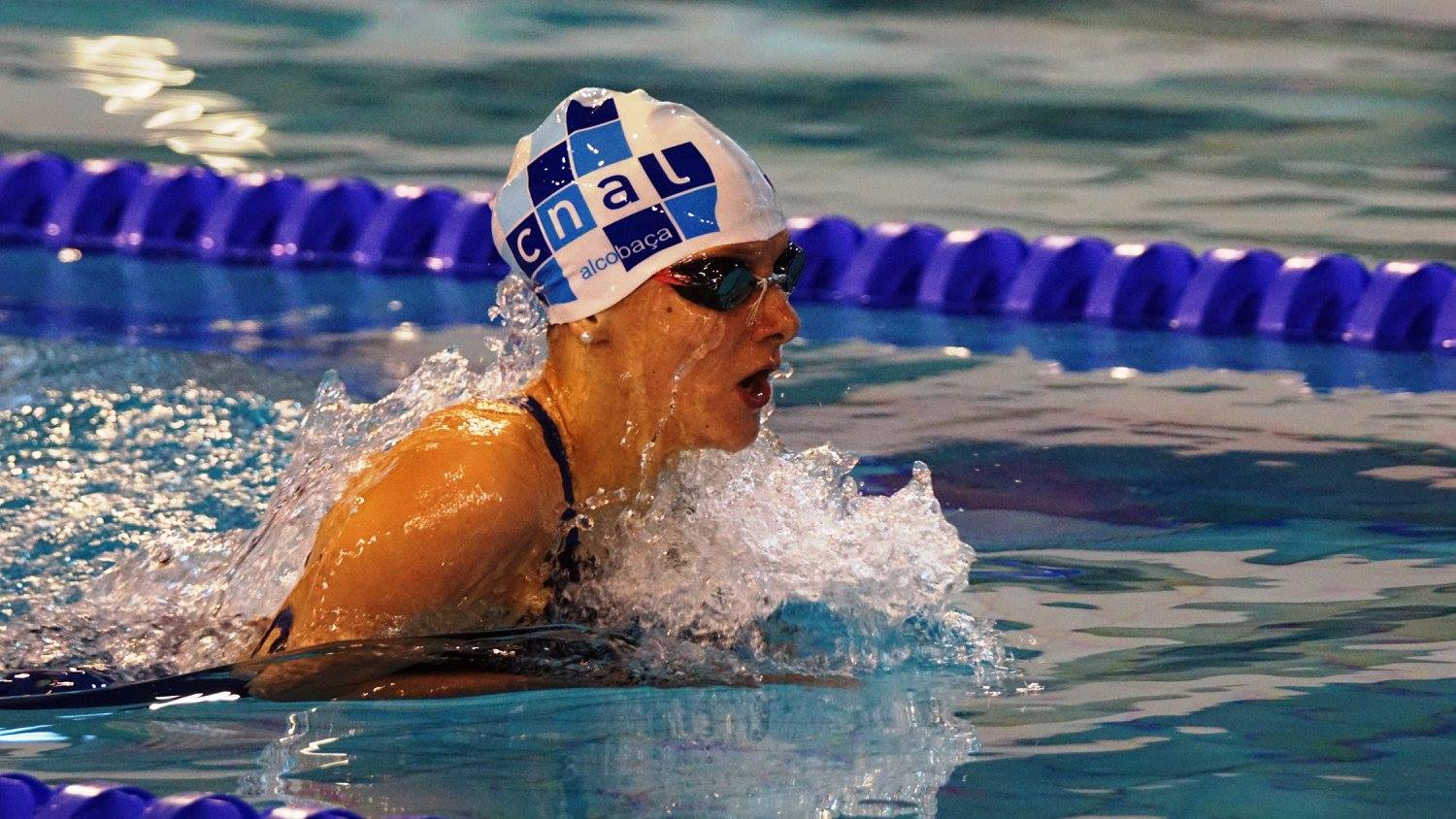 Inês Silva nadando bruços