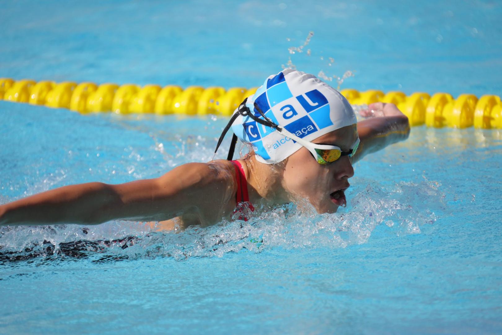 Nadadora Ana Silva a nadar Mariposa